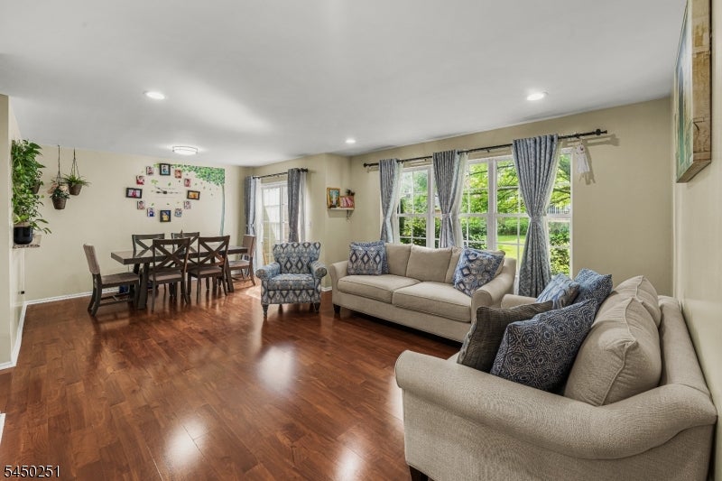 262 Retta Ct