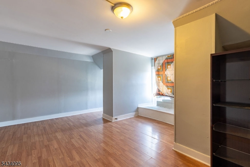 300 1St Ave