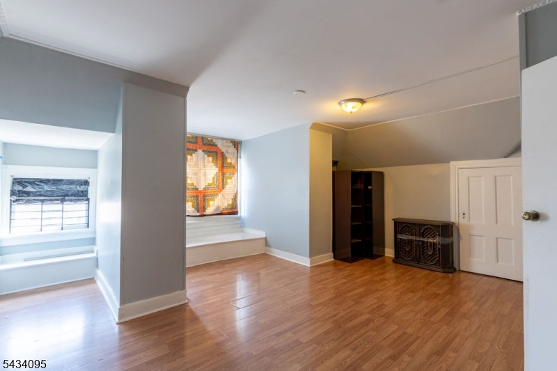 300 1St Ave