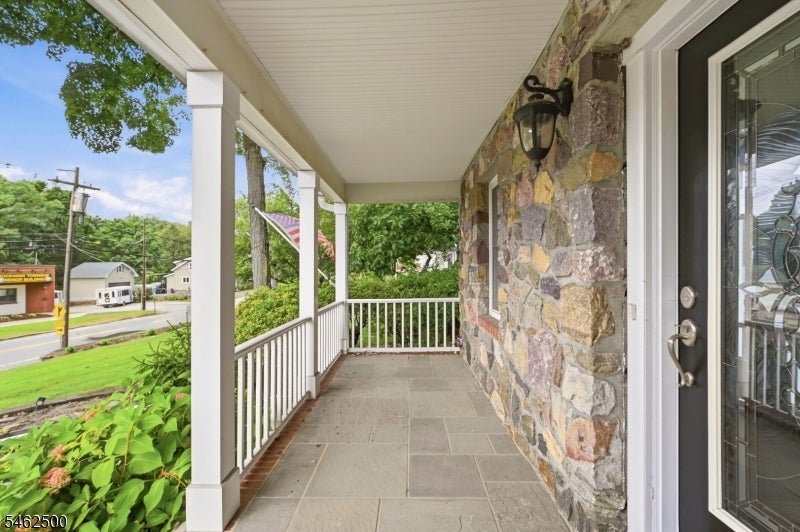 16 Mount Hope Rd