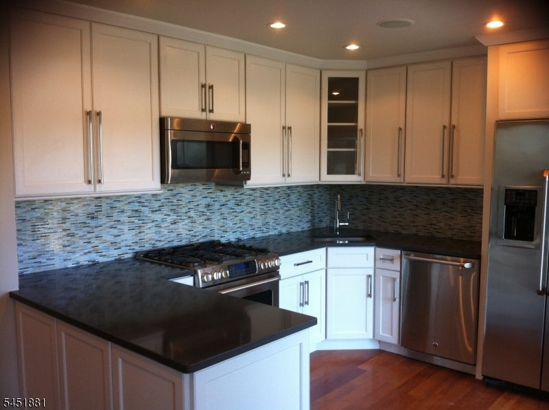 250 Ridgedale Ave E-2