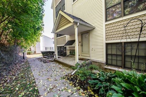 56 Portsmouth Ct Hamburg Boro NJ 07419