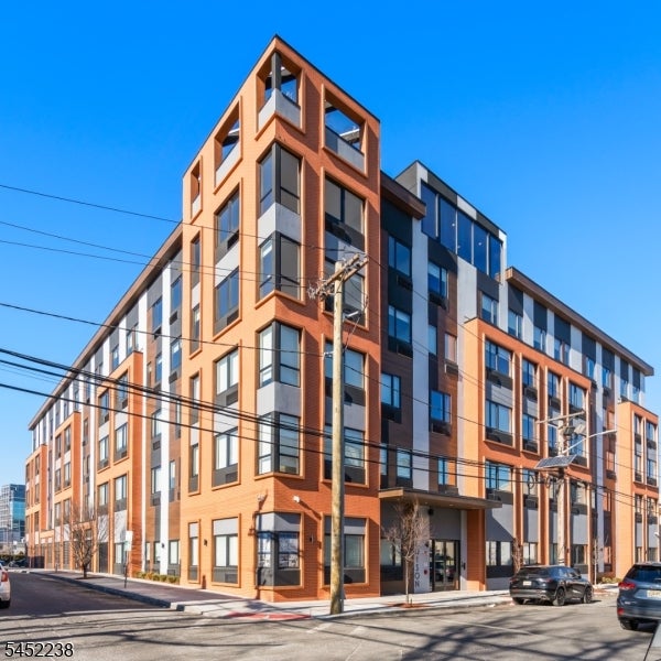 39 Madison St 508