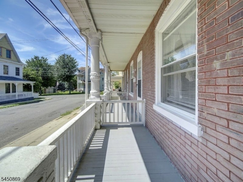 7 Davis St