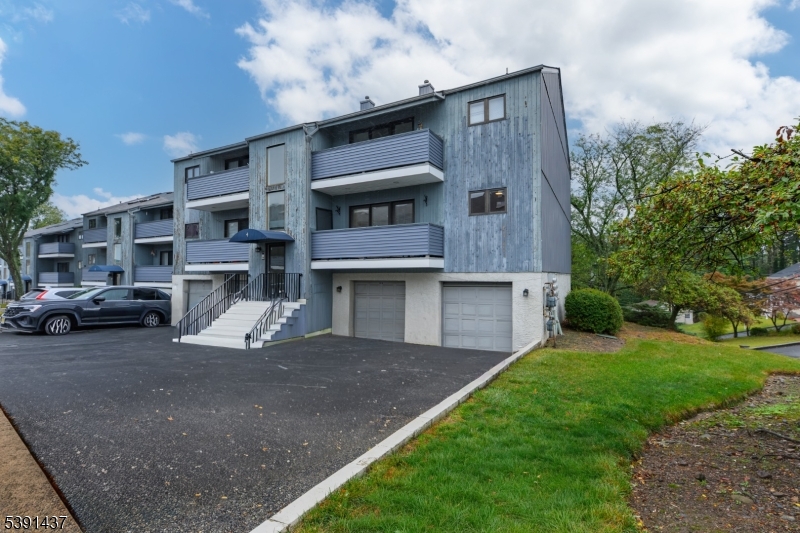 4 Domessina Ln