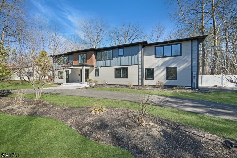 369 Walnut St