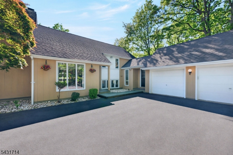 1530 Mountain Top Rd