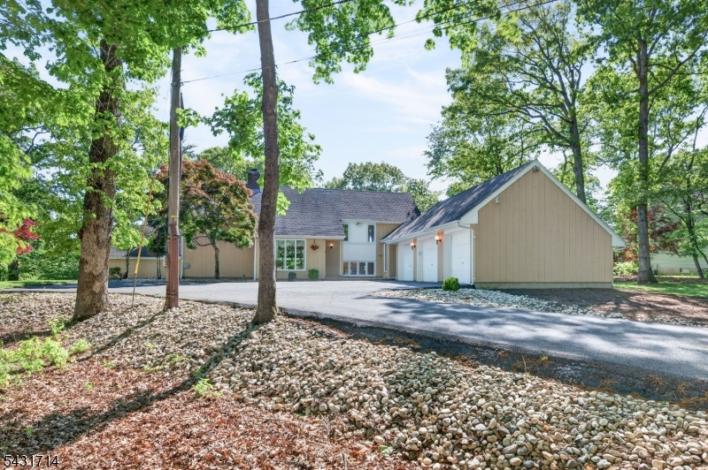1530 Mountain Top Rd