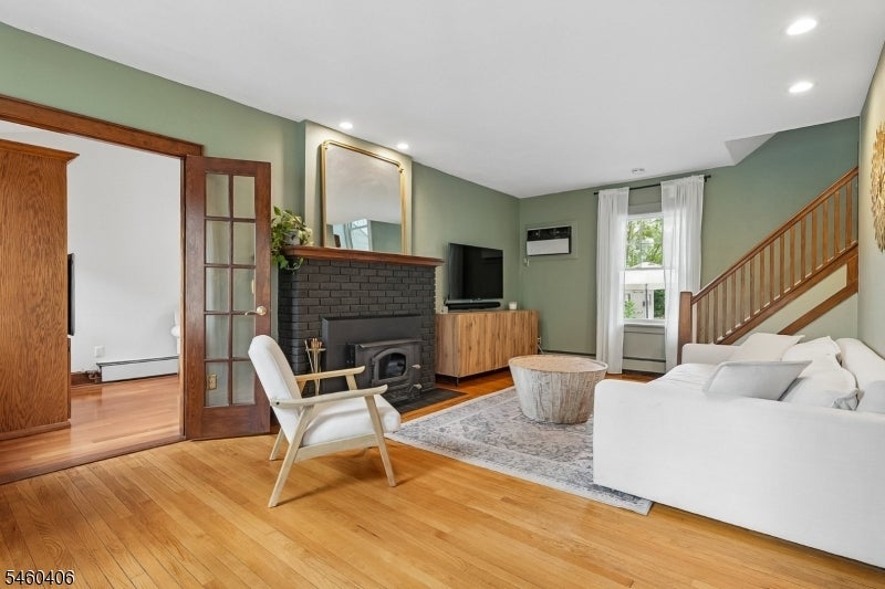 548 Hort St