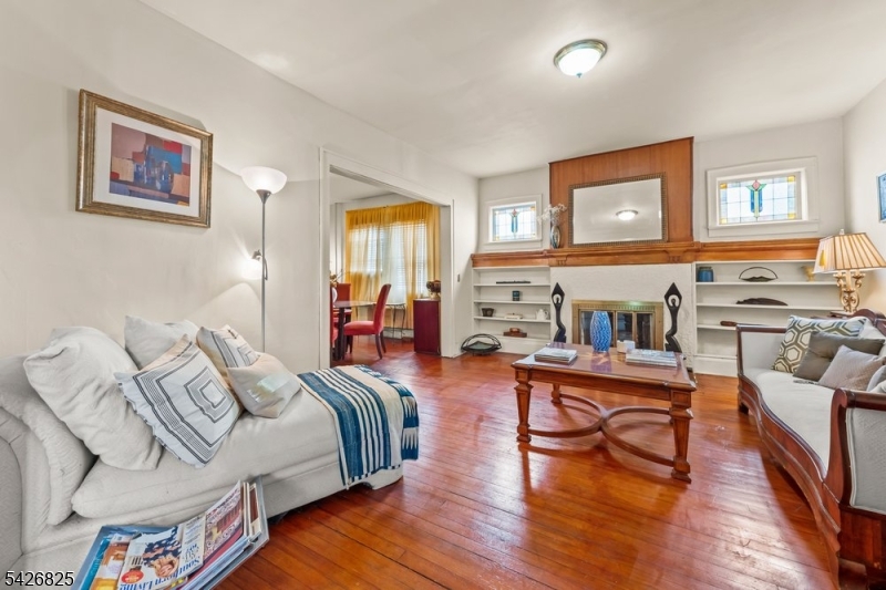 863 Pleasant Valley Way