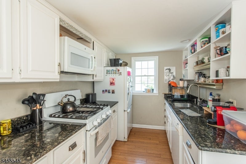 39 Midland Ave 2