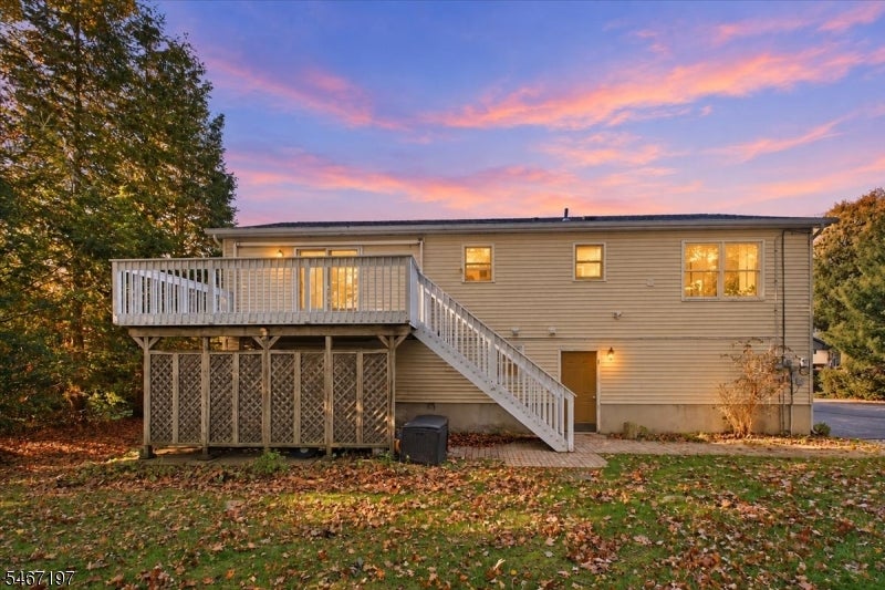 6 Saturn Ct