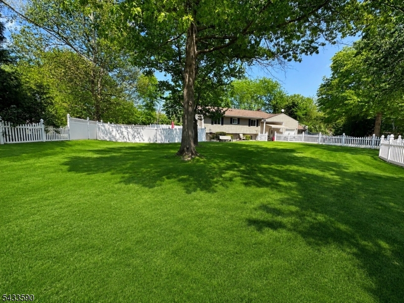 4 Meade Ct