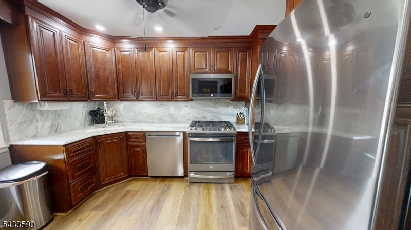 4 Meade Ct