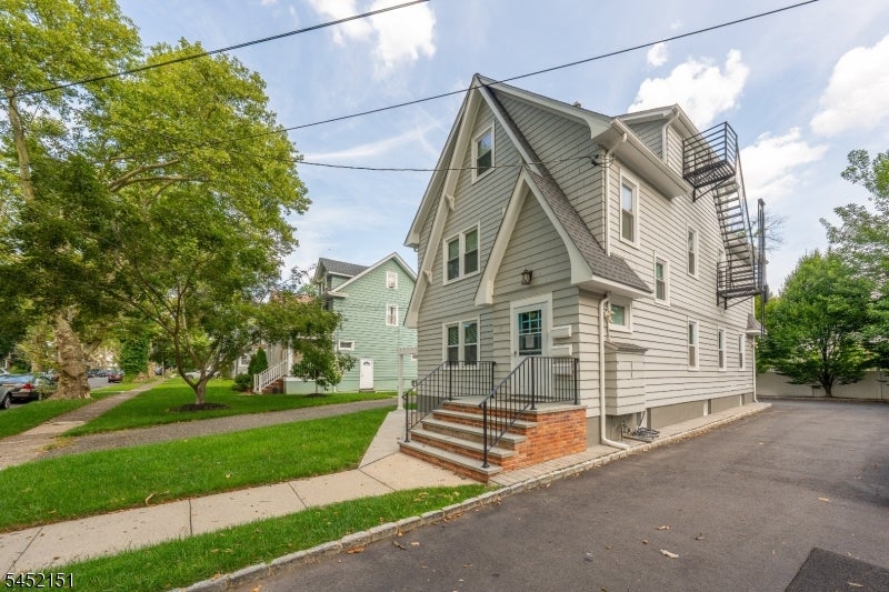 11 Evergreen Ave