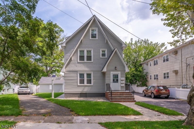 11 Evergreen Ave