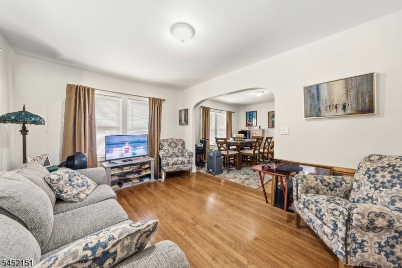 11 Evergreen Ave