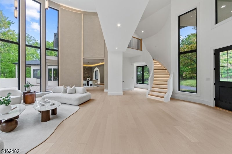 809 West Shore Drive