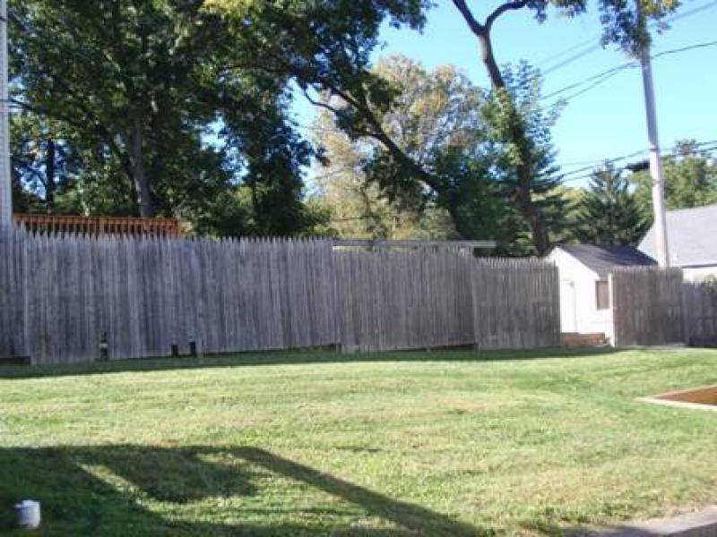 10 1/2 Clover Pl BACK