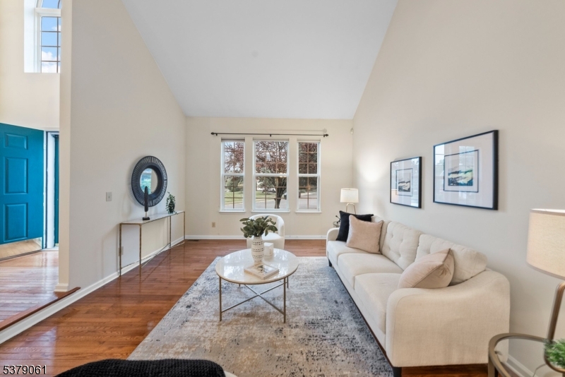 2 Kirby Cir
