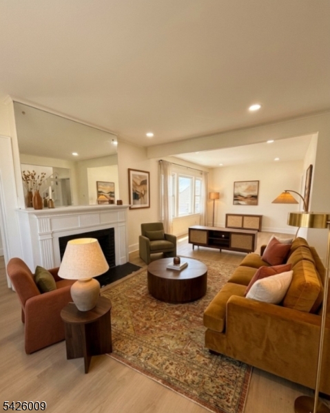 1580 Summit Ave 1