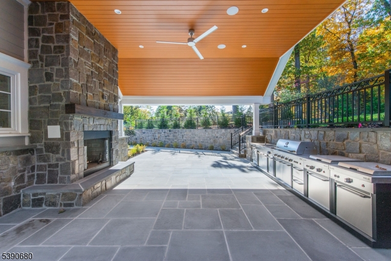 368 Hartshorn Dr