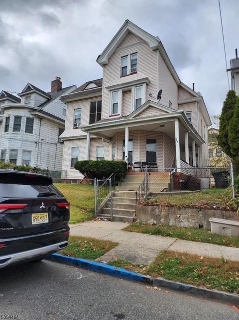 Photo of 324 E 30Th St, Paterson, NJ 07504 (MLS # 3995429)