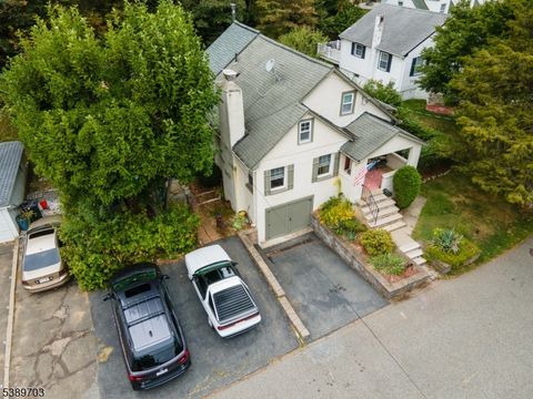 Photo of 20 Sunrise Ave, Bloomingdale, NJ 07403 (MLS # 3991427)