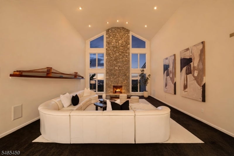 5 Jennie Ct