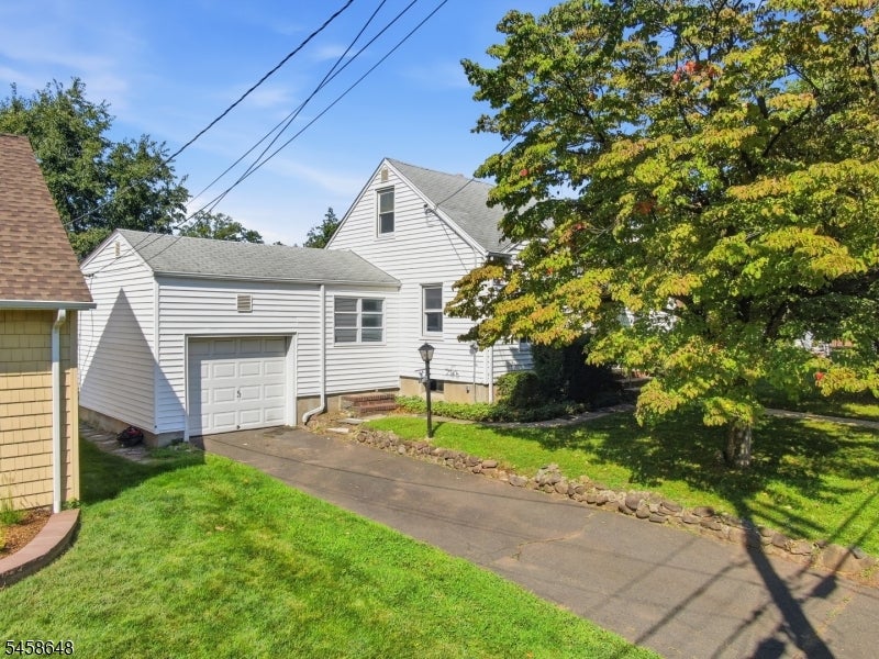 588 Quinton Ave