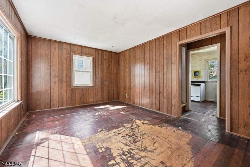 588 Quinton Ave