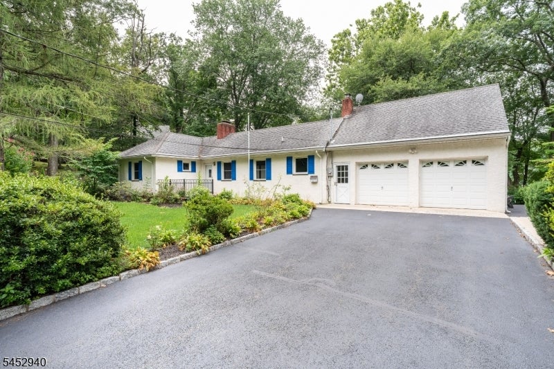 23 Cabot Ln