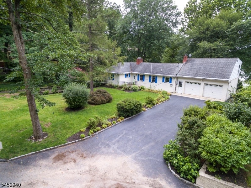 23 Cabot Ln