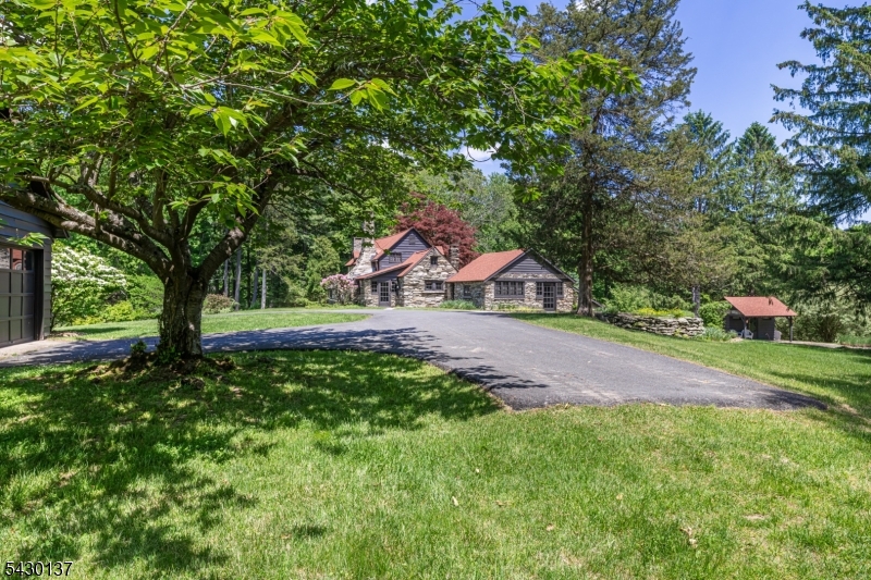 943-947 Middleville Rd