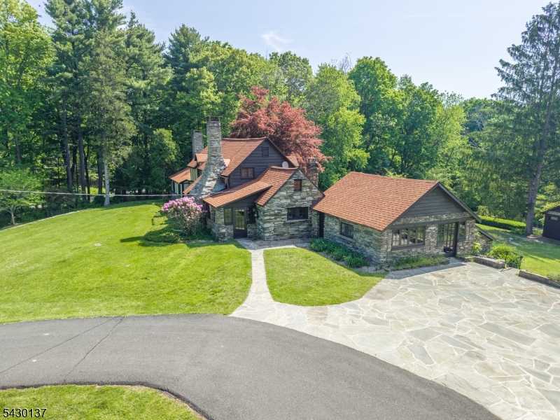 943-947 Middleville Rd