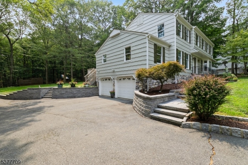 7 Laurel Hill Dr