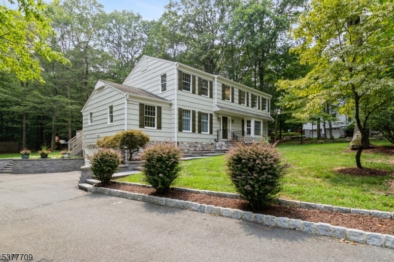7 Laurel Hill Dr