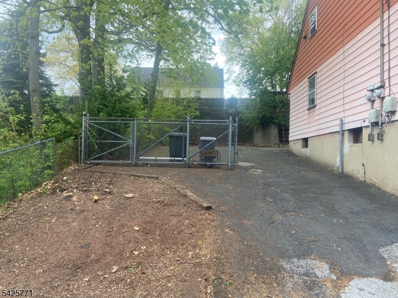 1116 Saint Louis Ave