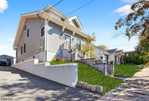 Photo of 32 Wingra Ave, Rutherford, NJ 07070 (MLS # 3995267)