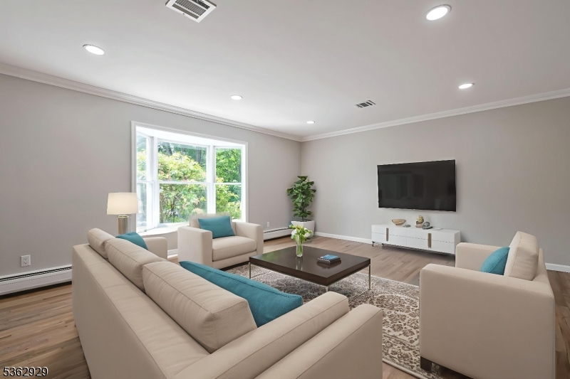 31 Gloria Dr