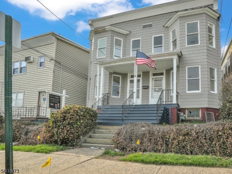 33-35 Delaware St