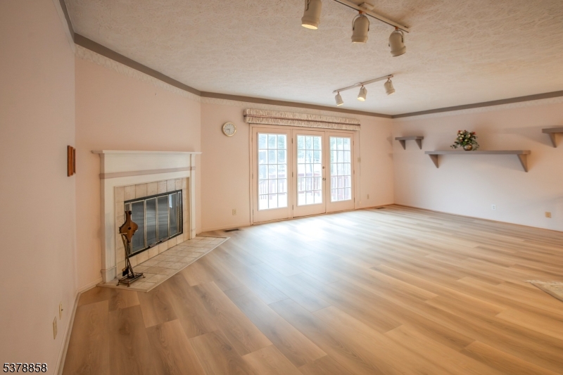 82 Castleton Rd