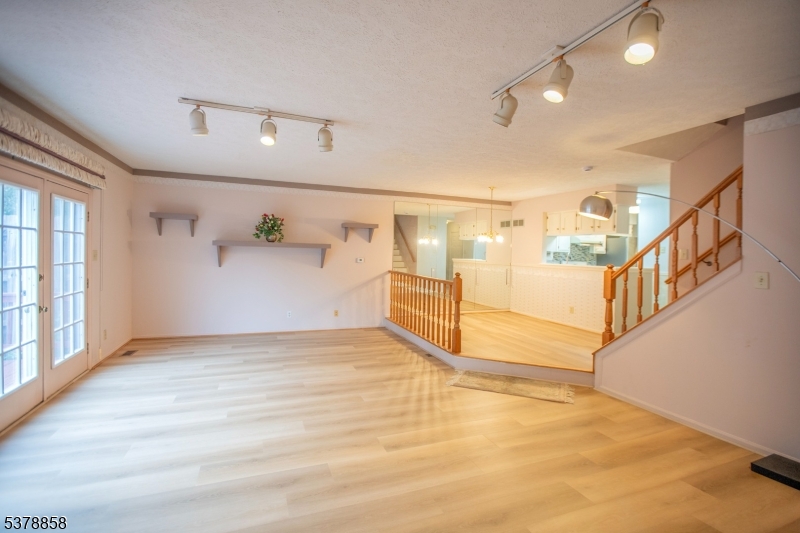 82 Castleton Rd