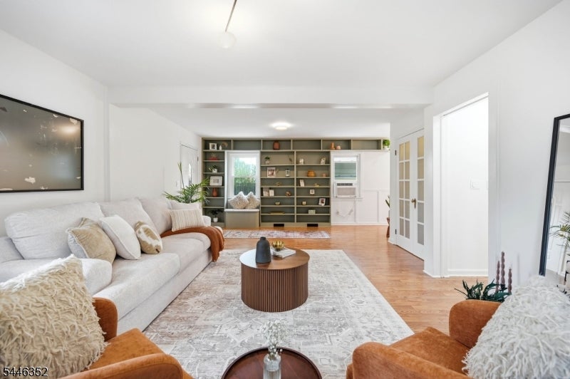180 River Dr