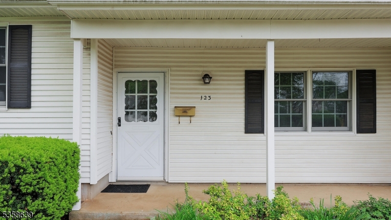 123 Summers Ave