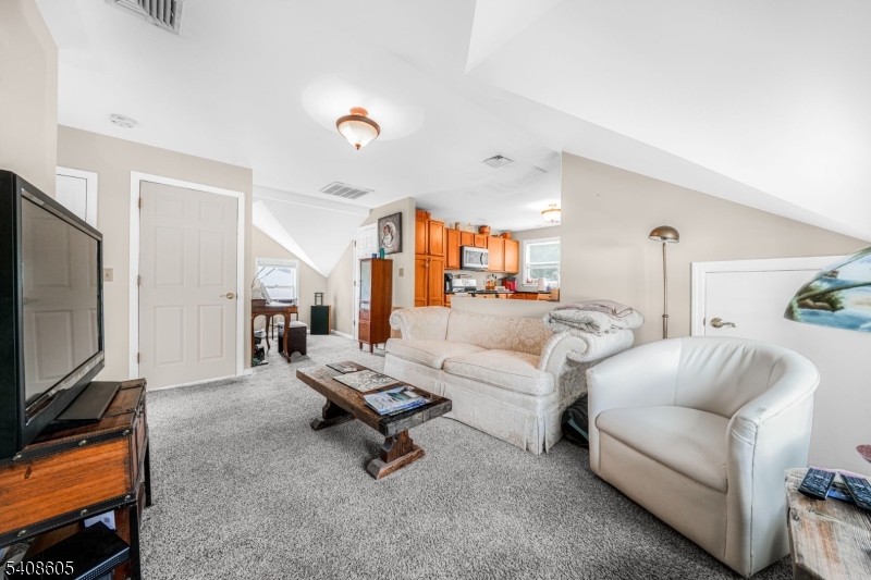 12 Main Road (Rt. 202)