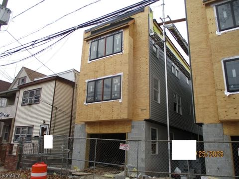 682 N 7th Street Newark City NJ 07107