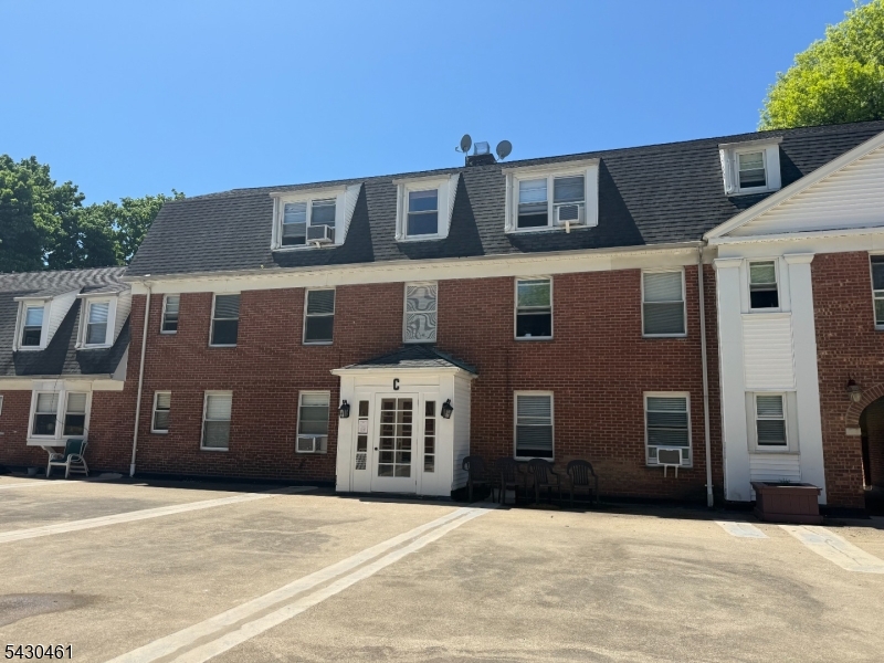 160 Gordonhurst Ave C31