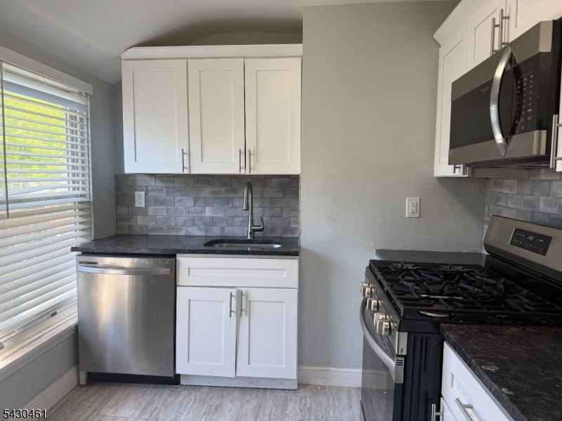 160 Gordonhurst Ave C31