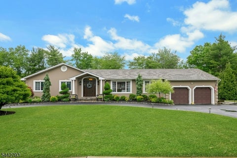 Photo for 13 Merlin Pl